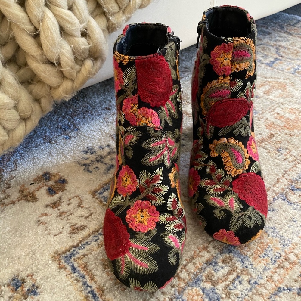 MIA Floral Booties - Picture 2 of 4